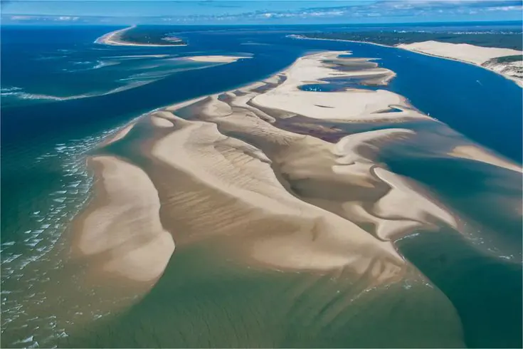 Le banc d'Arguin vu du ciel, langues de sable entre les eaux turquoise